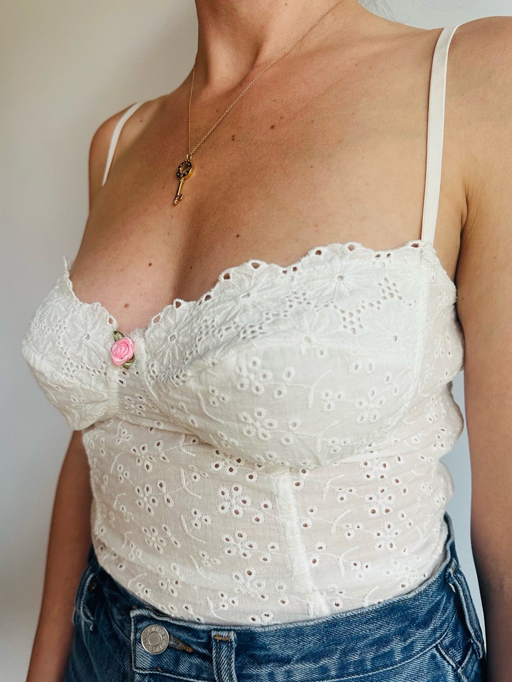 Vintage Edikted Y2K White Cotton Eyelet Rosette Corset Bustier Cami Crop Top - Picture 2 of 9